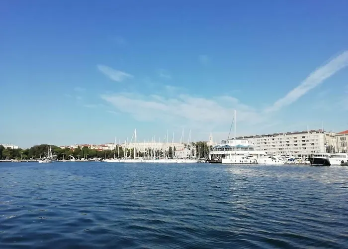 Apartment Albina - A Few Steps From Pula Amphitheatre